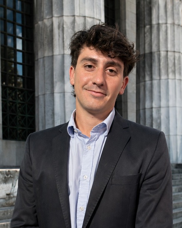 Retrato de Dan Bravo